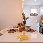 Mhouse Lease Walk To And Center *